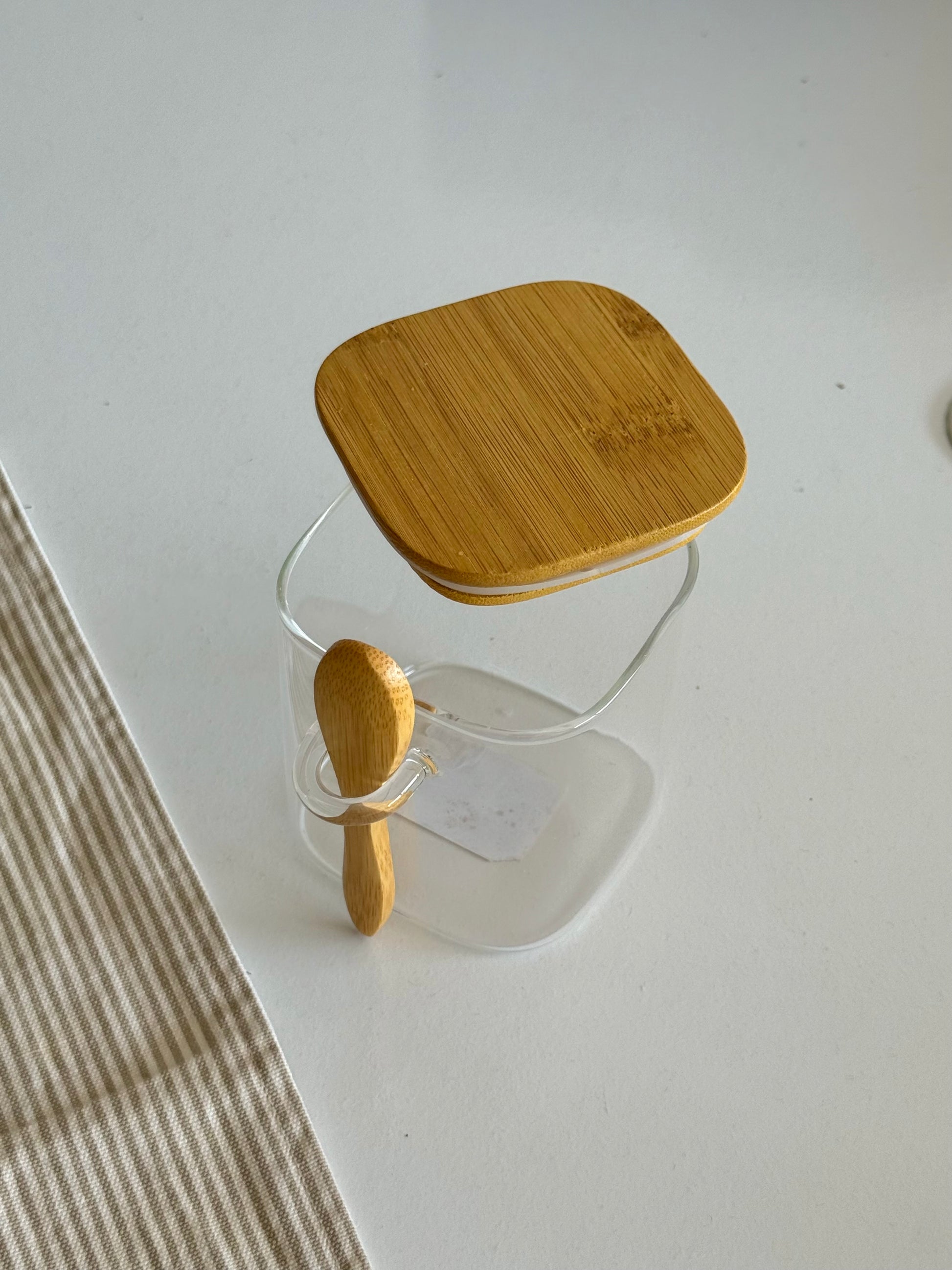 Contenedor con cuchara Bambú